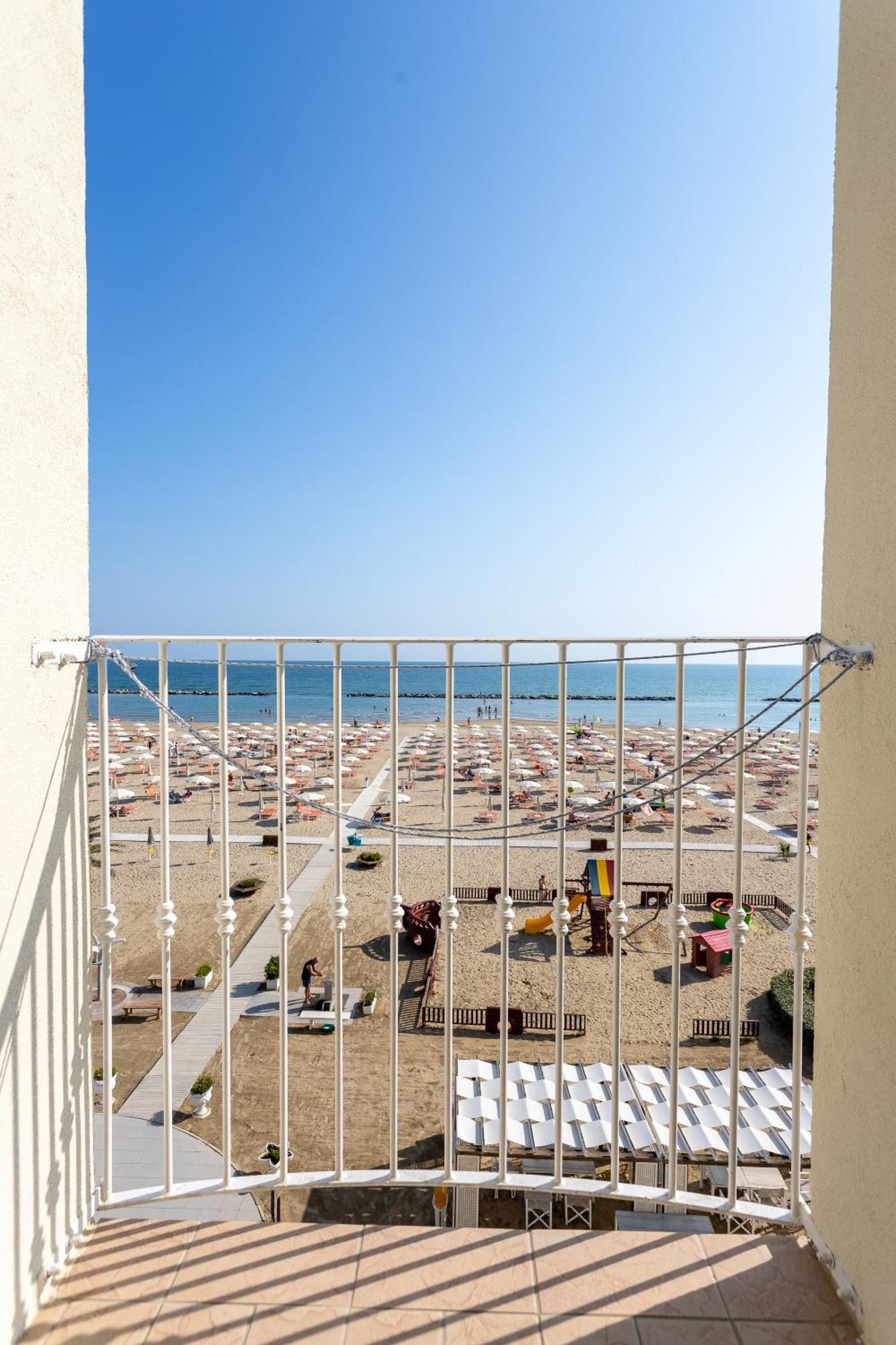 Hotel Blumen Rimini Exterior foto